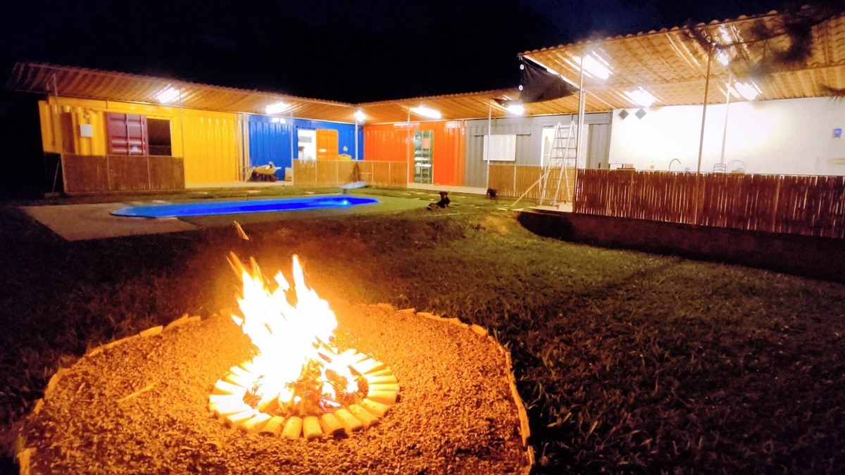 Aruja House | Chácara Bambuíra - 3 Suites with swimming pool, barbecue and wifi