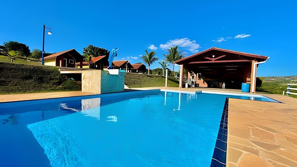 Atibaia Ski Chalet | Chácara com 4 Chalés, grande piscina e muito verde