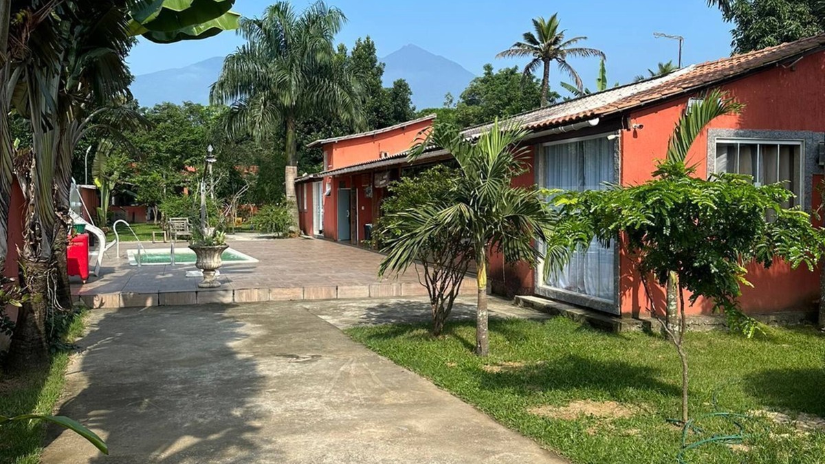 Duque de Caxias House | Chácara de Alto Padrão, Aninhada no Coração de uma Exuberante Reserva Ecológica