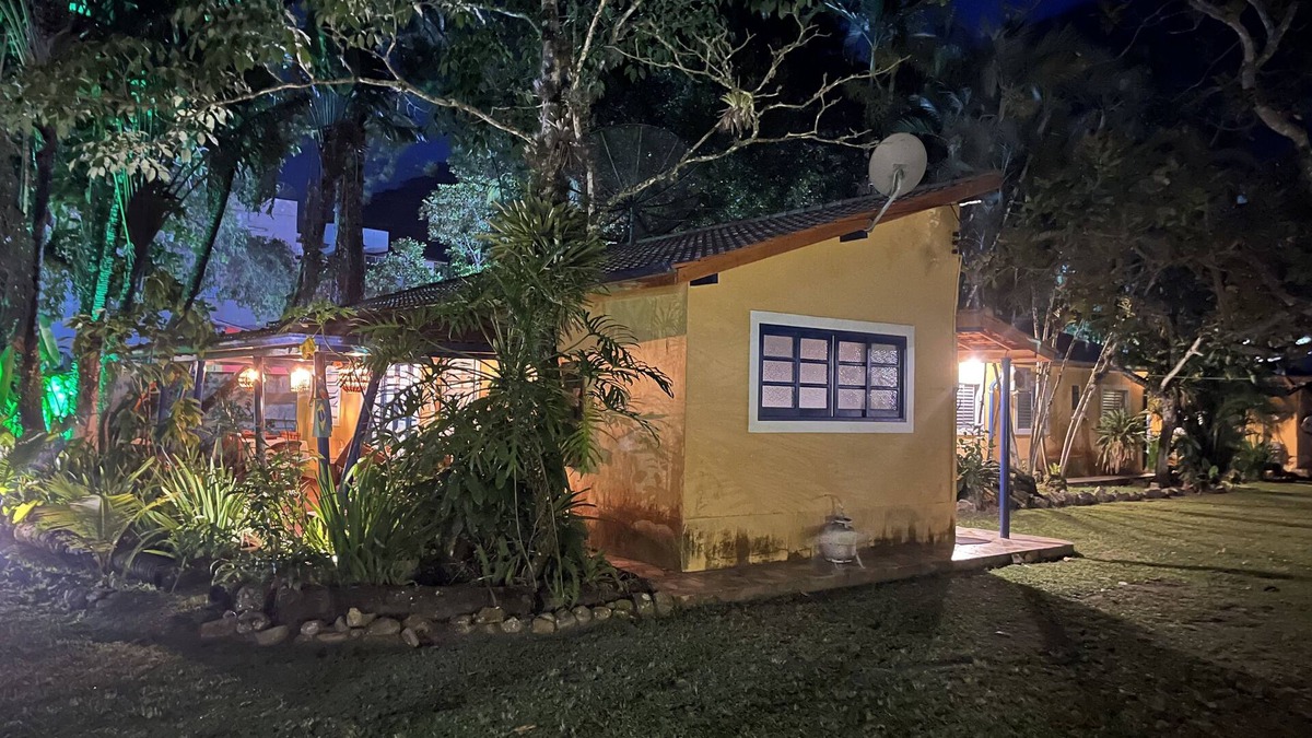 Praia da Enseada House | Chácara Ricci! 05 suites, barbecue, air cond, 100 m from Enseada beach !