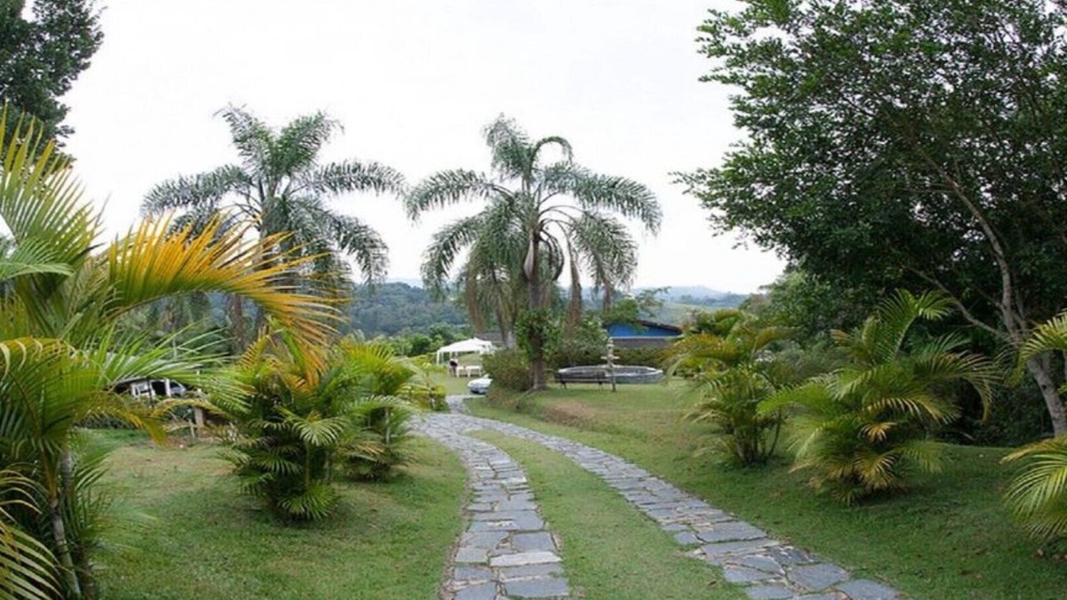 Aruja House | CHÁCARA STA EDWIGES - SEASON/WEEKENDS