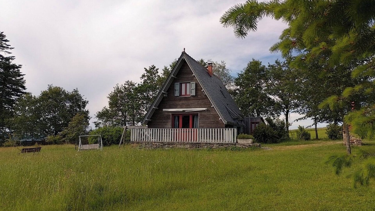 Marcoles Ski Chalet | Châlets du Puy des Fourches in Marcolès