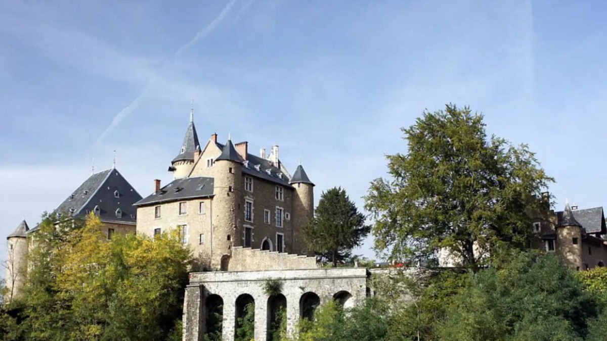 Uriage-les-Bains Apartment | Château d'Uriage - Duplex with private terrace