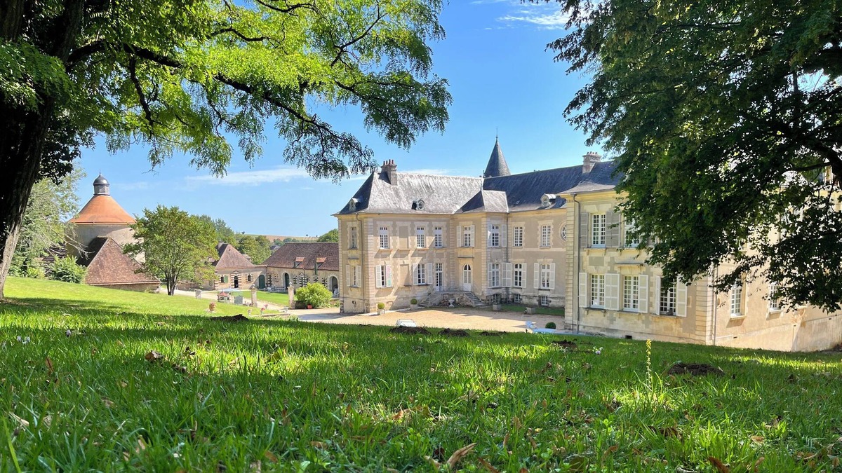 Sens-Beaujeu House | Château de Beaujeu
