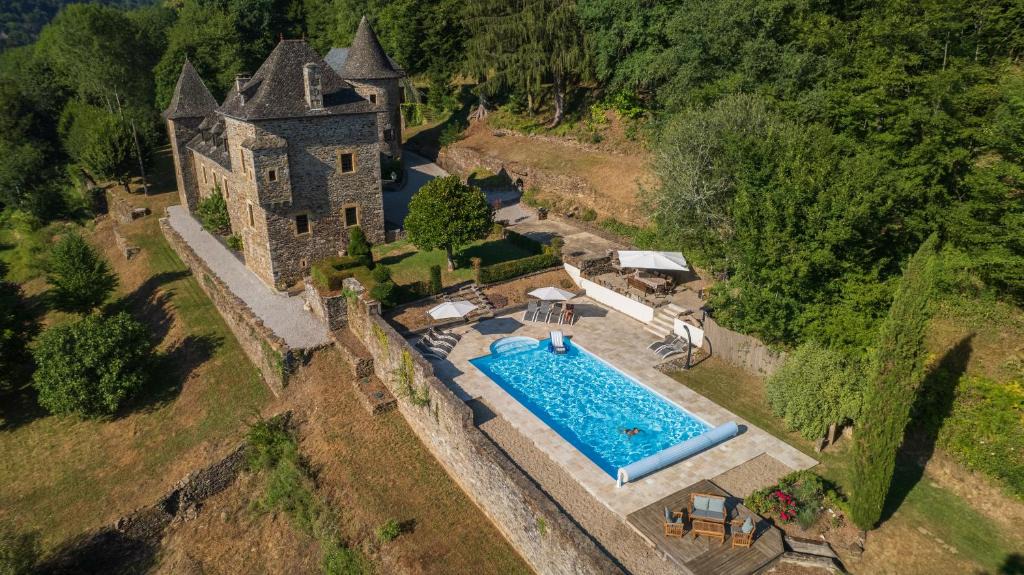 Bassignac-le-Bas Bed & Breakfast | Château de Chauvac - Chambres et table d'hôtes avec vue sur la rivière