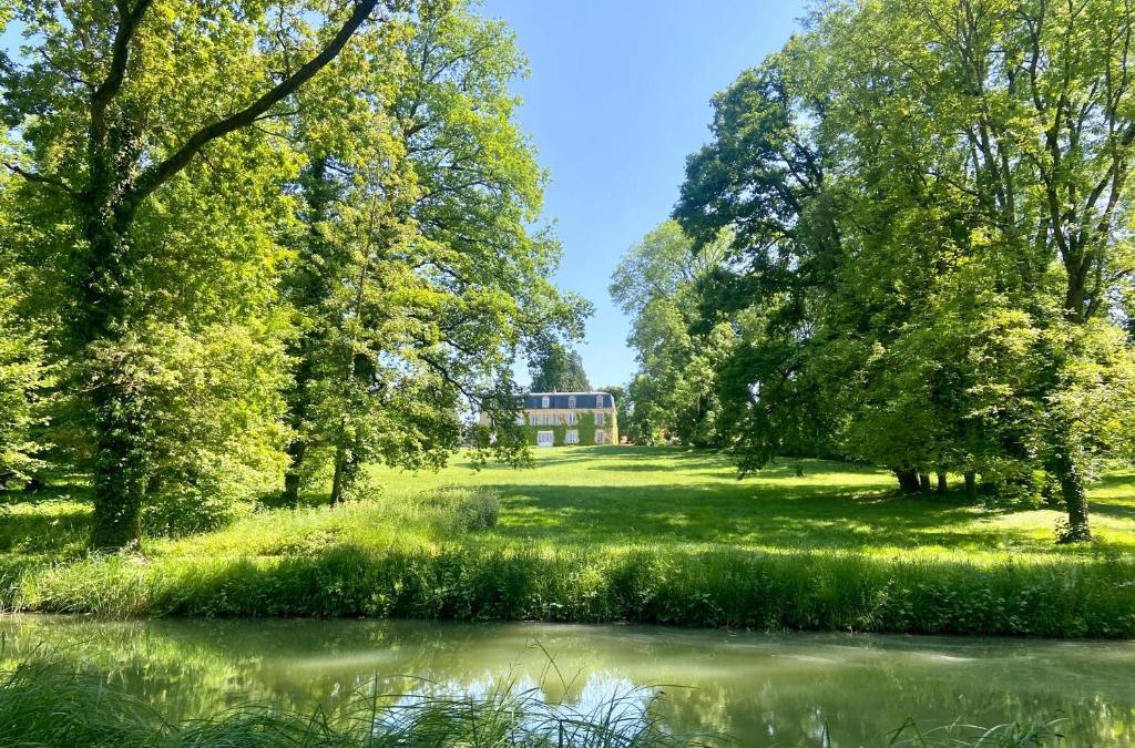 Coulommes-la-Montagne Bed & Breakfast | Château de Belleaucourt