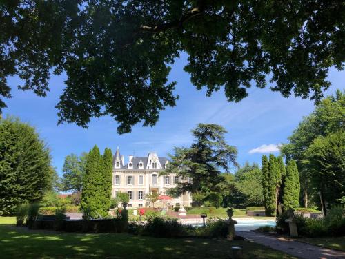 Notre-Dame-de-Sanilhac Bed & Breakfast | Château de la gauderie