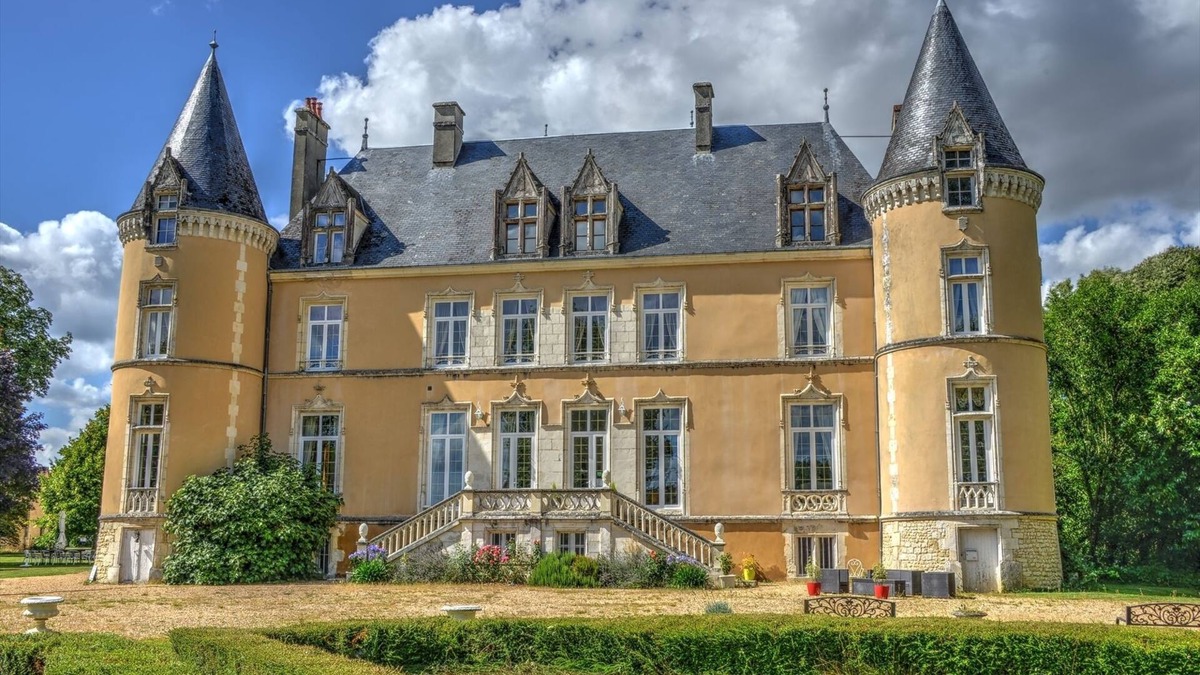 Saint-Denis-sur-Huisne Bed & Breakfast | Château de Blavou