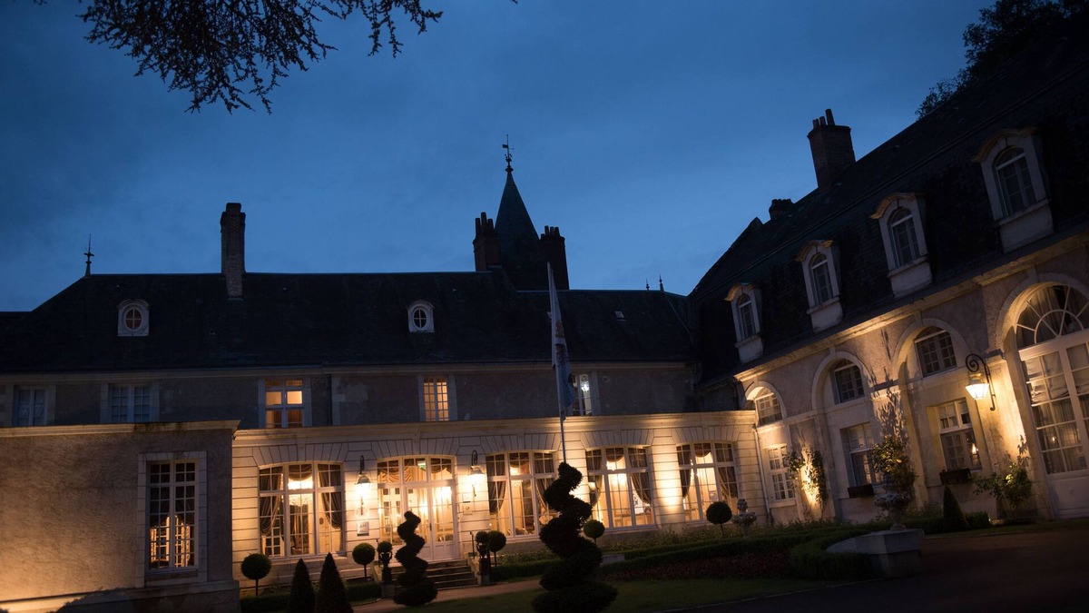 Saint-Etienne-de-Chigny Hotel | Château De Beauvois - La Maison Younan