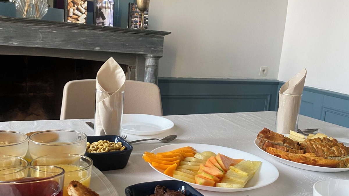 Saint-Cyr-en-Pail Bed & Breakfast | Château de la robiniere