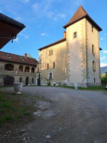 Alby-sur-Cheran Apartment | Château de Montpon - 8 pers - Family et Kids Friendly