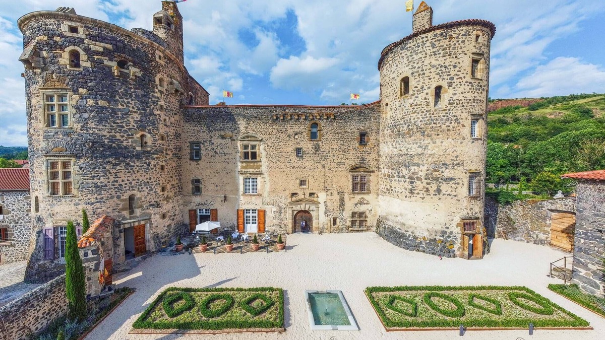 Saint-Vidal Hotel | Château de Saint Vidal