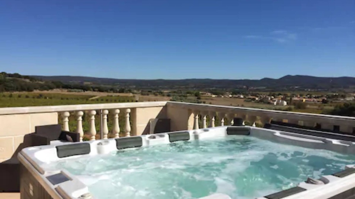 Saint-Jean-de-Fos Bed & Breakfast | Château de Valloubière