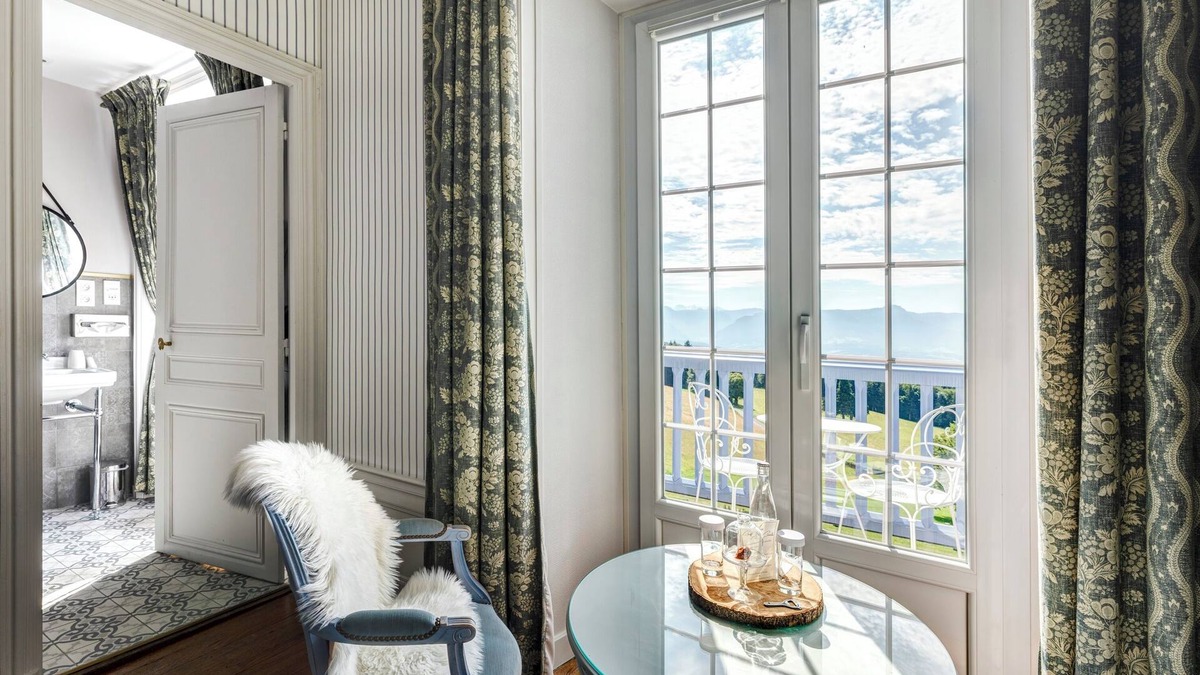 Cruseilles Hotel | Château des Avenieres