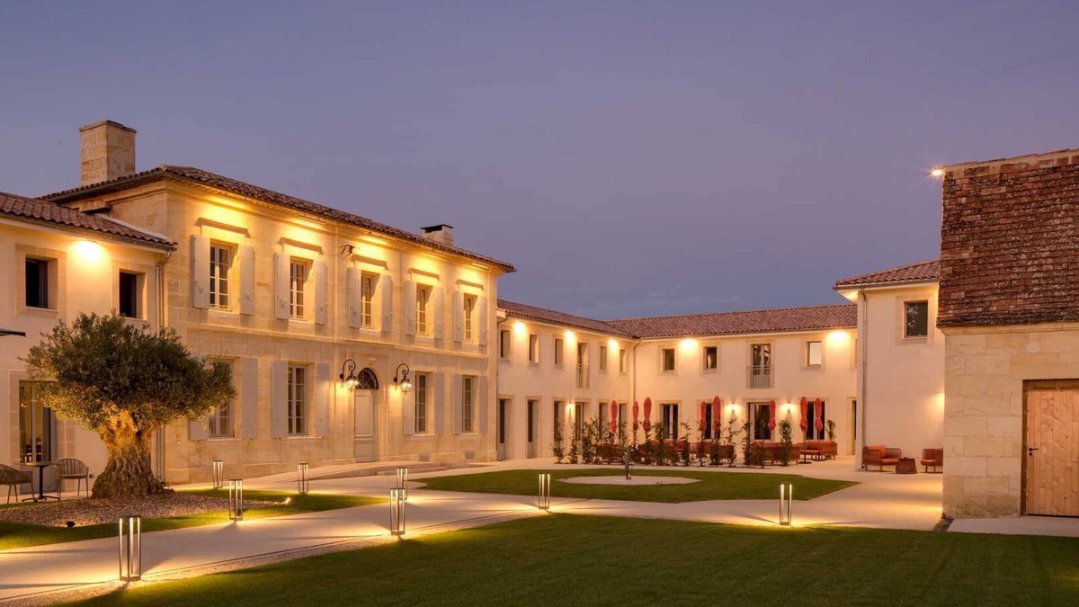Arveyres Hotel | Château FAGE