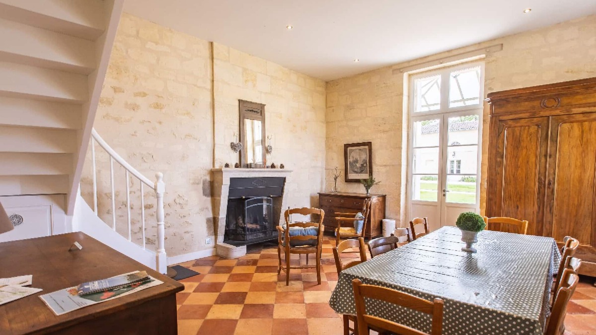 Latresne House | Château Gassies Gîte "Calèche"
