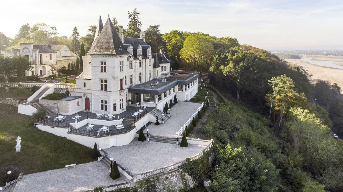 Chenehutte-Treves-Cunault Hotel | Château Le Prieuré - La Maison Younan