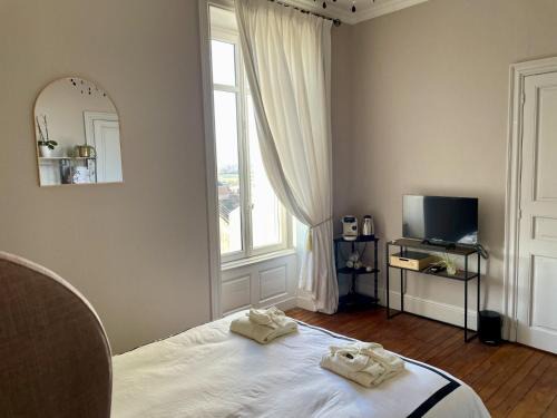 Parthenay Bed & Breakfast | Château Maranne
