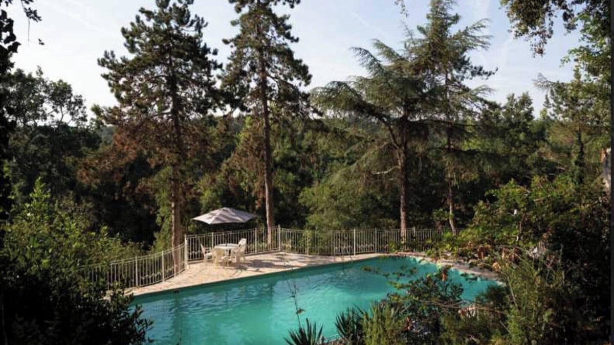 Fajolles Apartment | Château Stay – 1BR/4P with Pool & Park Access