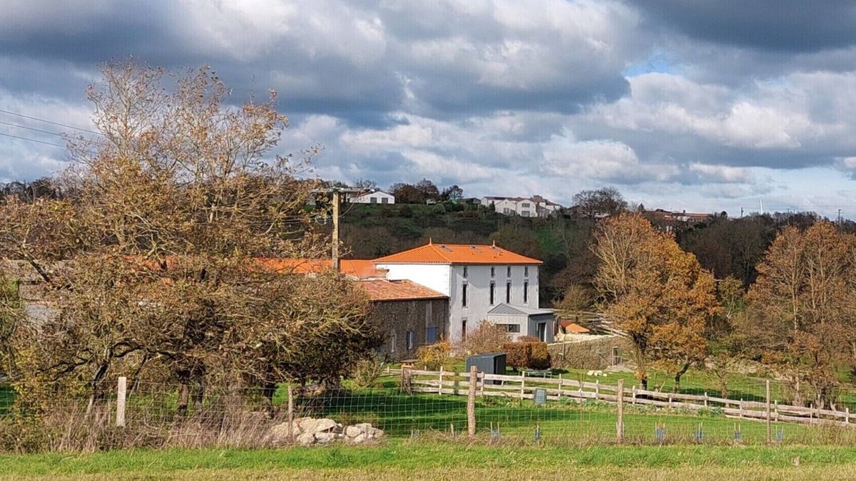 Le Poire-sur-Vie Bed & Breakfast | Chêne en campagne. Breakfast included. Llama breeding