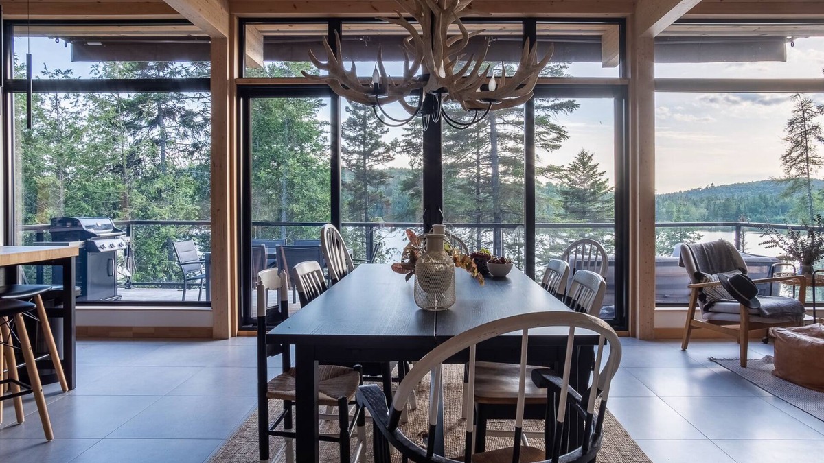 Sainte-Lucie-des-Laurentides Ski Chalet | Chalet Balétor Luxury waterfront chalet, quiet lake, hot tub