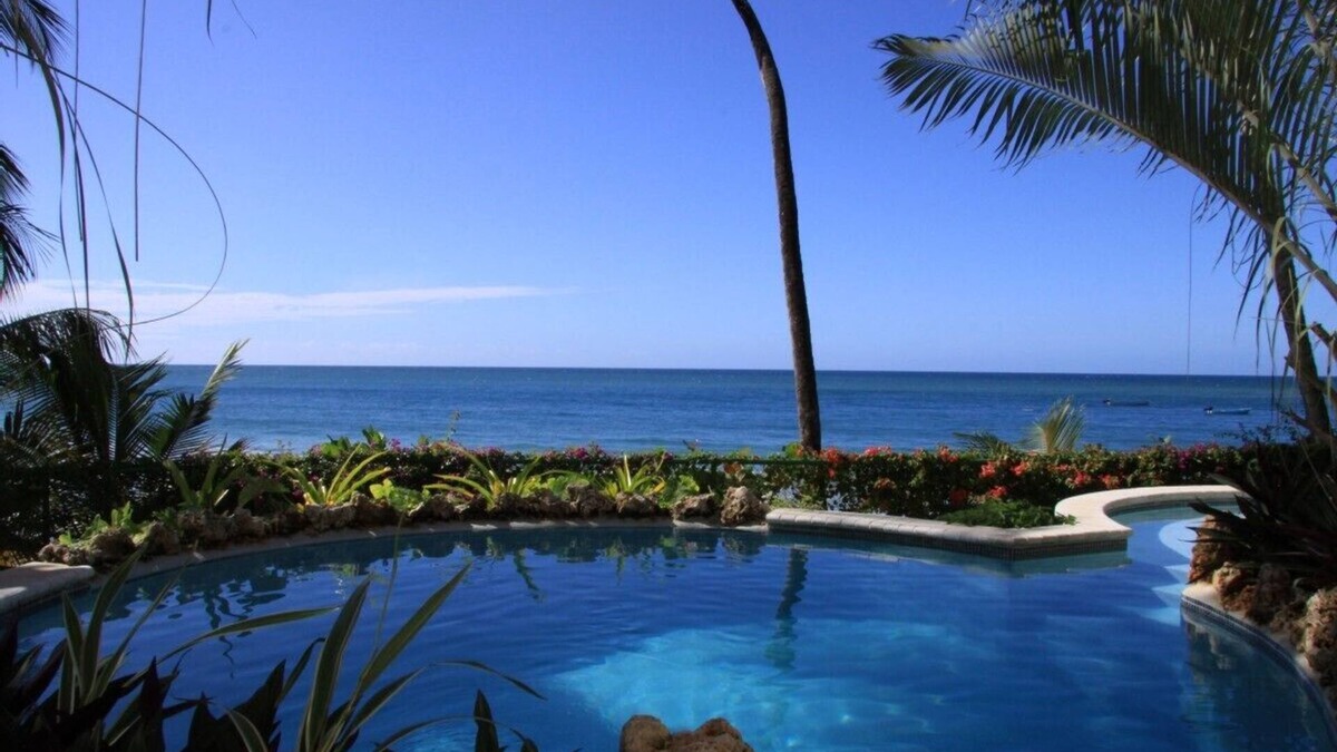Black Rock Apartment | Chaconia Suite, a stunning luxurious beach front self catering apartment