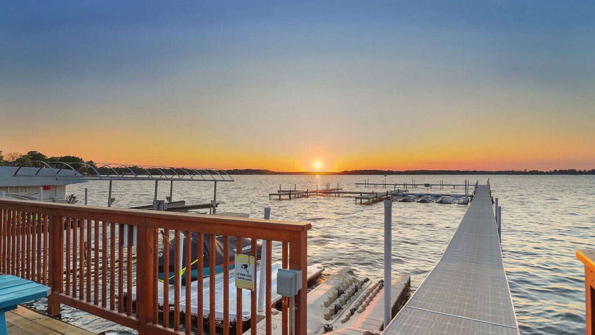 Ingleside Apartment | Chain O' Lakes Beach Penthouse Sunset View and Boat Dock