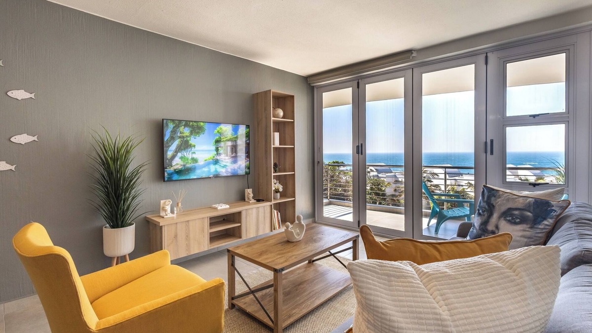 Shaka's Rock Apartment | Chakas Cove Salt Rock | Sea View and Tidal Pool