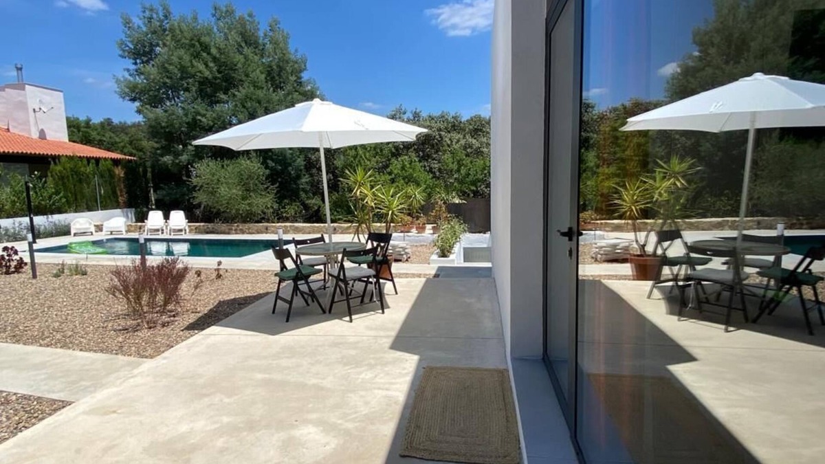 Guillena Villa | Chalé Independiente Piscina y Jardín 100% Privados