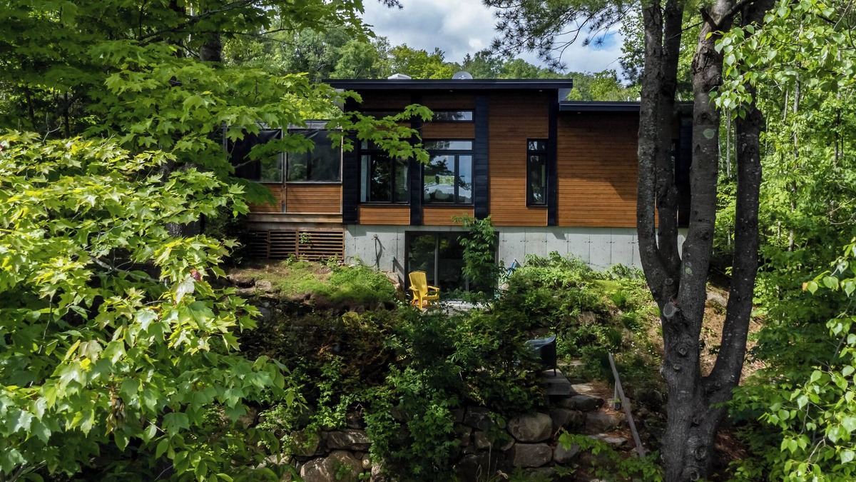 Sainte-Emelie-de-L'Energie Ski Chalet | Chalet Kabana Spa on Lake Beaudoin