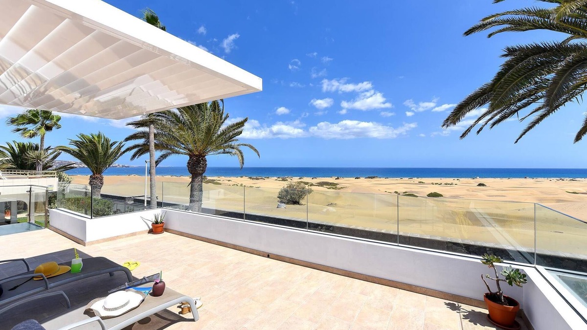 Playa del Ingles Ski Chalet | Chalet Golden Sahara by VillaGranCanaria