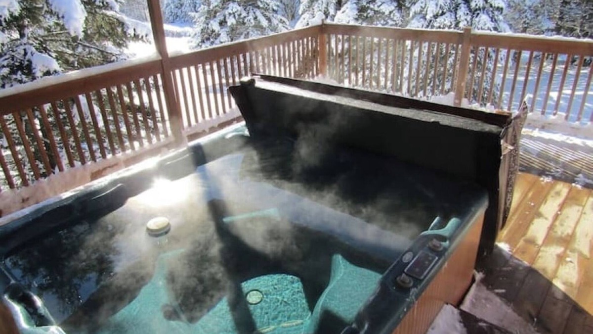 Saint-Luc-de-Bellechasse Ski Chalet | Chalet au TOIT VERT/Private spa 4p