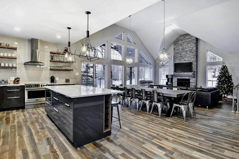 Stoneham Ski Chalet | Chalet 06 Chemin Blanc by Les Chalets Alpins