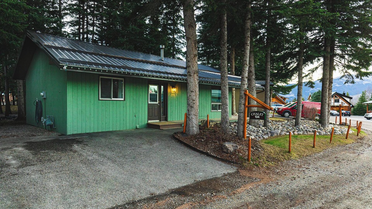 Jasper East Ski Chalet | Chalet #134 - Pet Friendly Two Bedroom