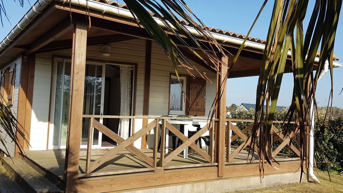 Grandcamp-Maisy Ski Chalet | Chalet 165 150m from the D-Day landing beaches