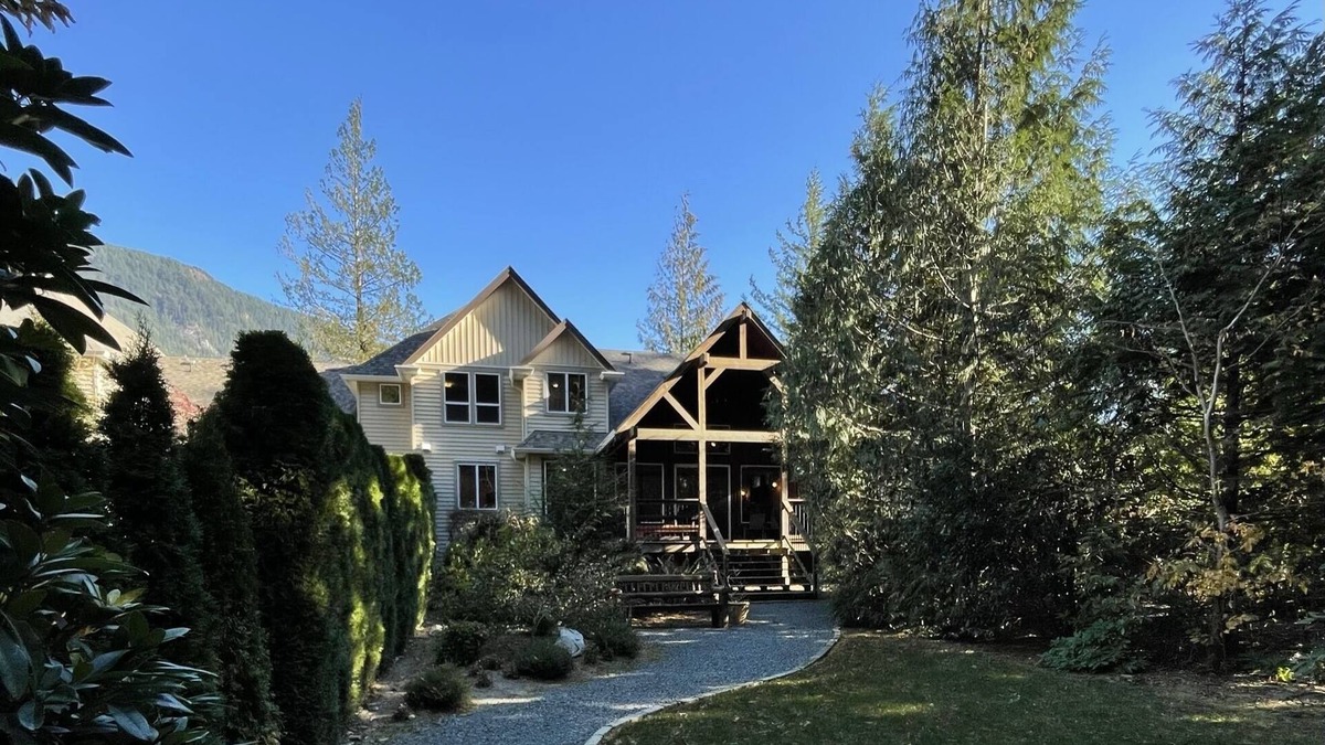 Kent Ski Chalet | Chalet #2 Harrison Chalet Suites at Harrison Hot Springs