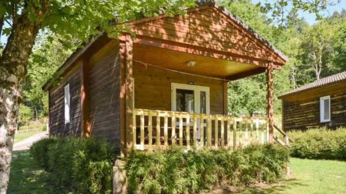 Correze Ski Chalet | Chalet 3 étoiles - Piscine - eehihb