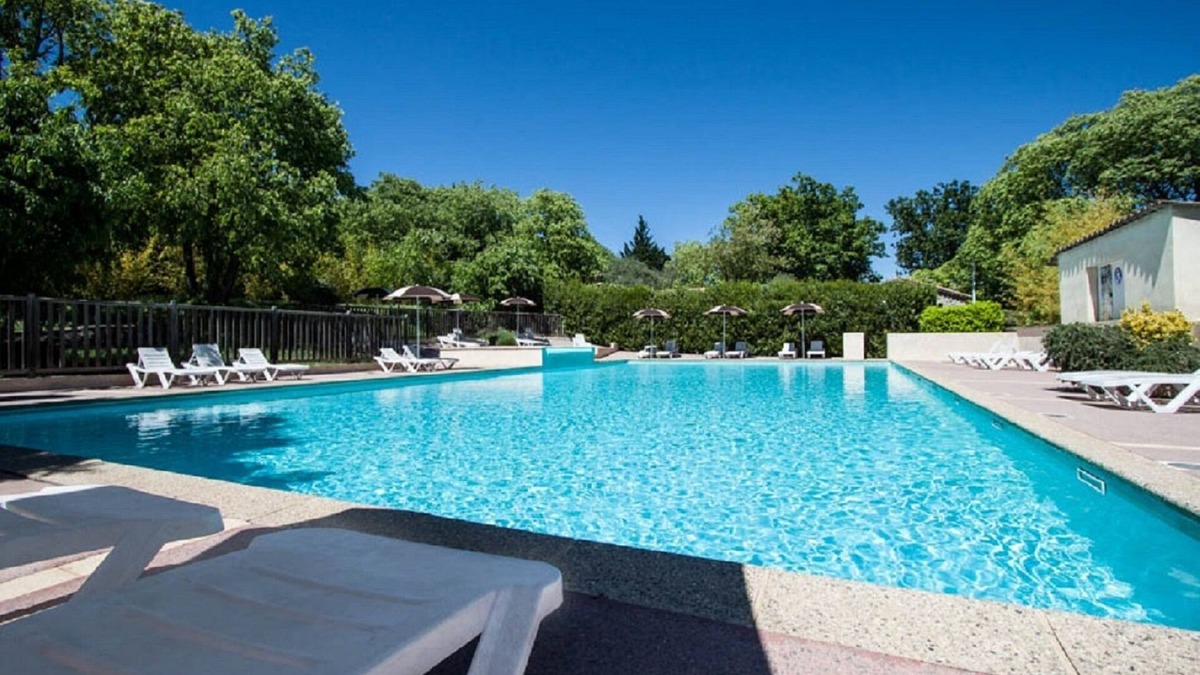 Montreal Ski Chalet | Chalet 3, la clé des champs with swimming pool, summer entertainment and beautiful view