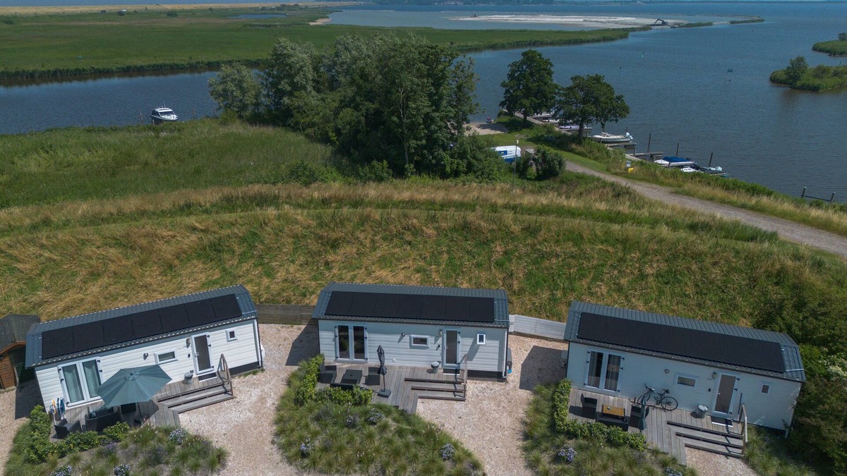 Anna Paulowna Ski Chalet | Chalet 3 Next to the Amstelmeer & Wadden Sea! Air conditioning! Private terrace!