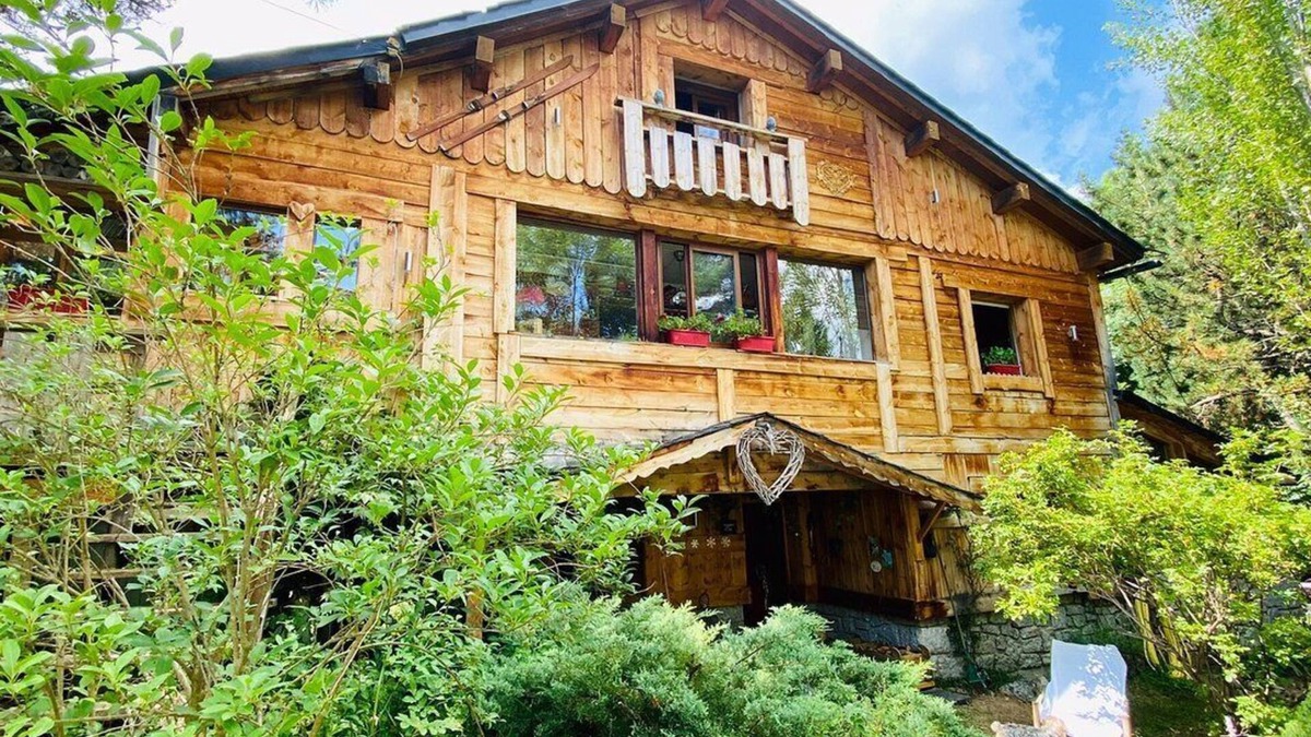 Formigueres Ski Chalet | Chalet 300 m2 12 or more persons 5 bedrooms, 5sdb/wc, Jacuzzi and Hamman