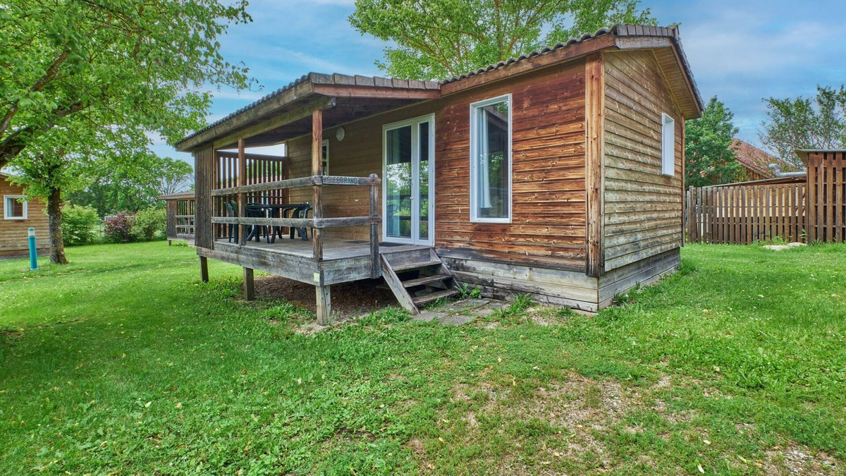 Mens Ski Chalet | Chalet "5 Personnes 302" with Shared Pool & Shared Terrace