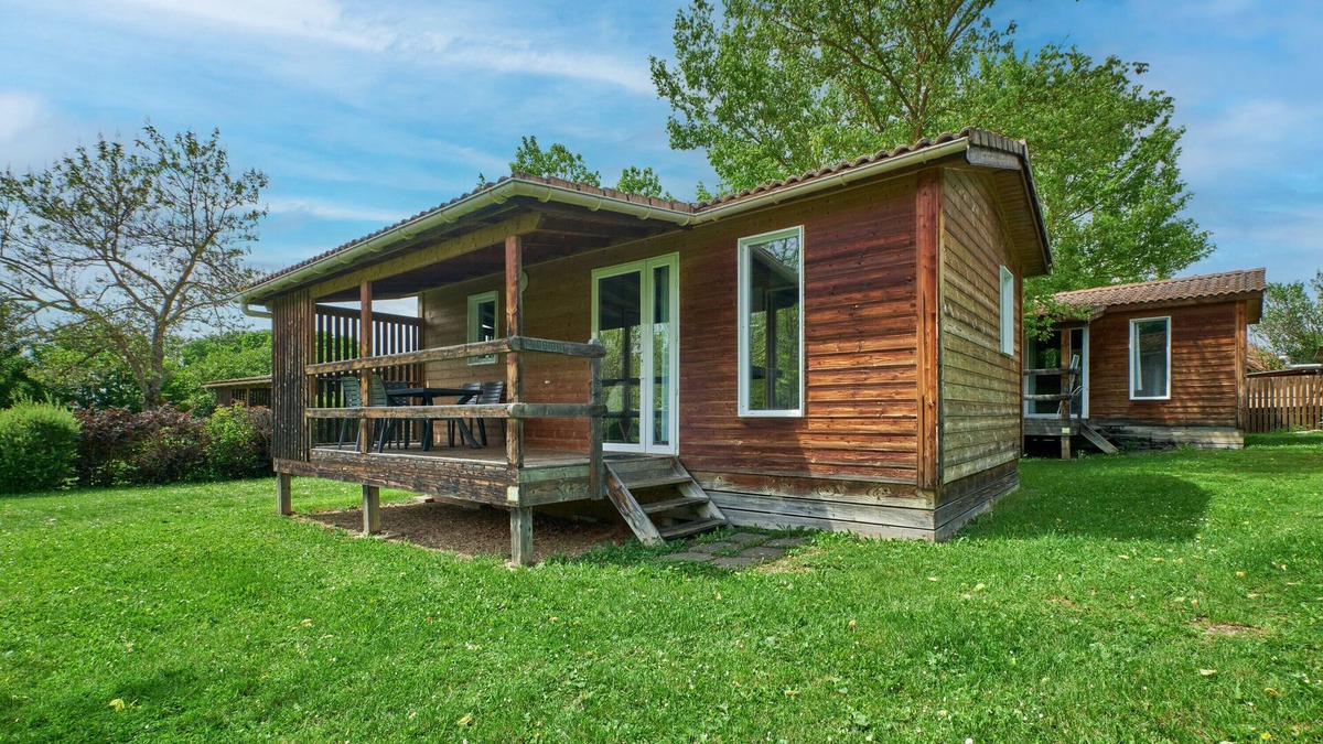 Mens Ski Chalet | Chalet "5 Personnes 303" with Shared Pool & Private Terrace