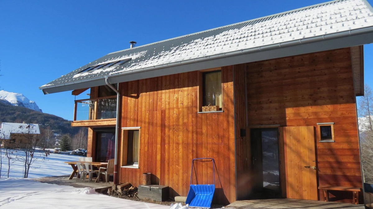 Les Sagnieres Ski Chalet | Chalet 6-12 peoples, South of France, Crots near Embrun Serre Ponçon Lake