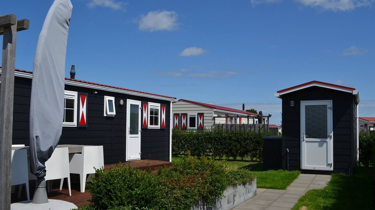Serooskerke Ski Chalet | Chalet 76 in Zeeland on a child-friendly campsite, close to the beach