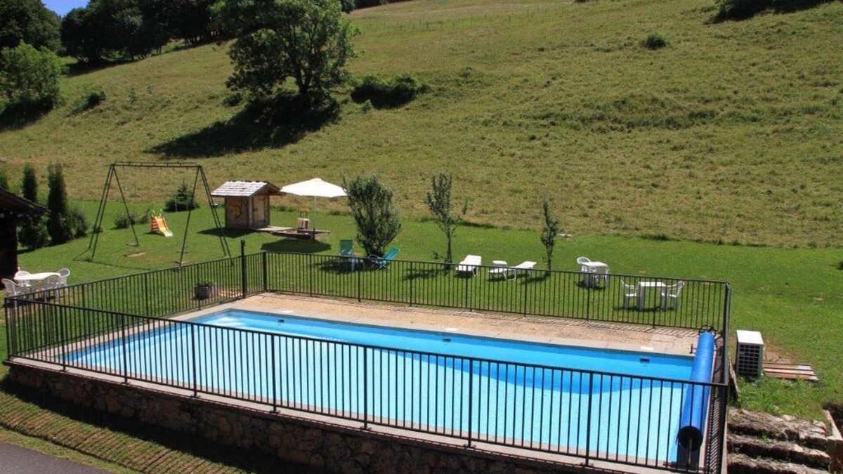 Crest-Voland Ski Chalet | Chalet 8/12 pers. Quiet, heated POOL, GAMES for children, near the village