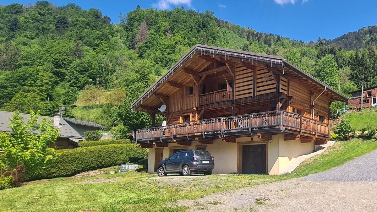 Villard-sur-Doron Ski Chalet | Chalet 8 Personnes "Le nid Daigle"