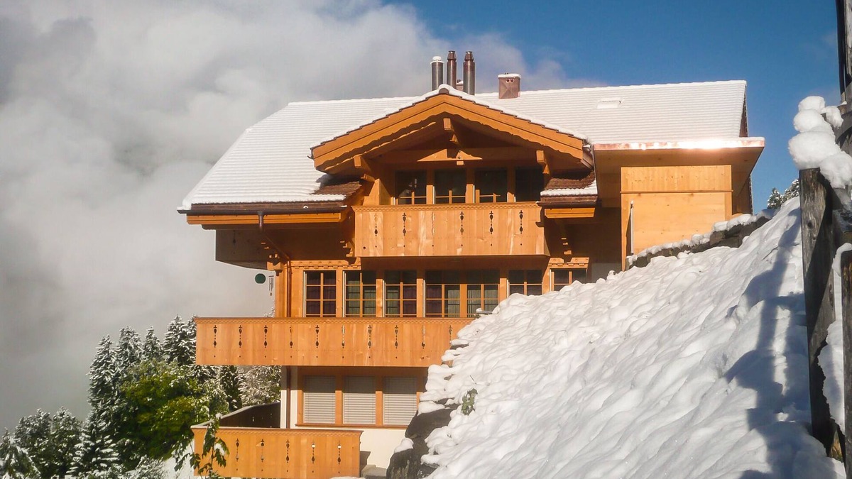 Wengen Ski Chalet | #Chalet Aberot.HOLIDAY FLAT #1 - BEST LOCATION & VIEWS IN TOWN