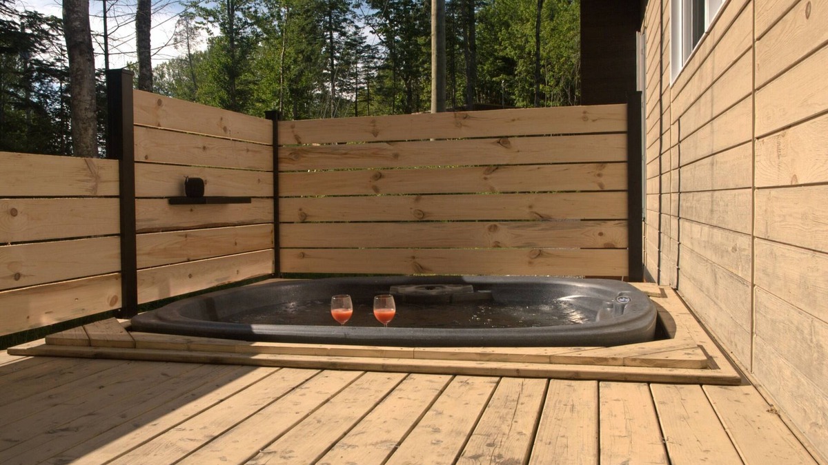 Pont-Rouge Ski Chalet | Chalet Alkov: Mini-chalet for 2 with private spa