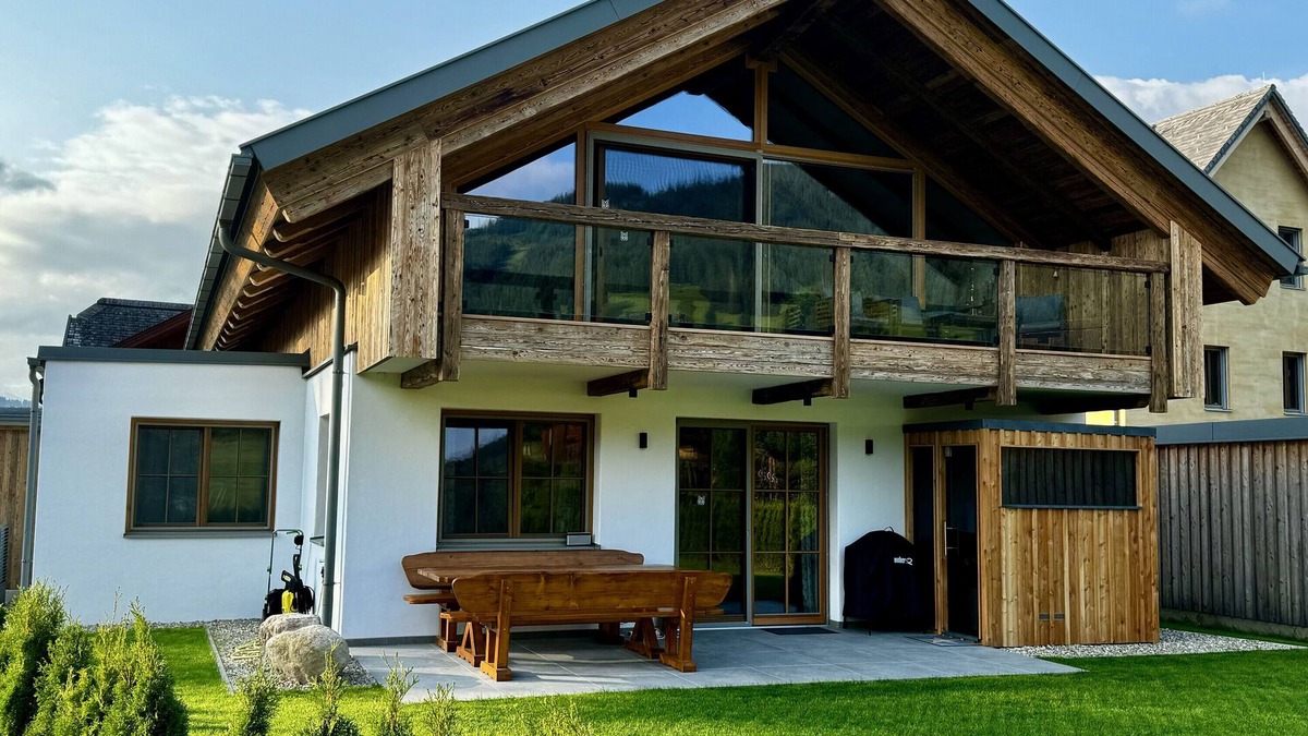Tauplitz Apartment | Chalet 'Almblick Mit Sauna' with Mountain View, Shared Pool and Wi-Fi