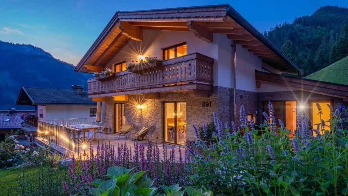 Mayrhofen Ski Chalet | Chalet Alpendomizil Ahorn in Mayrhofen Ski area